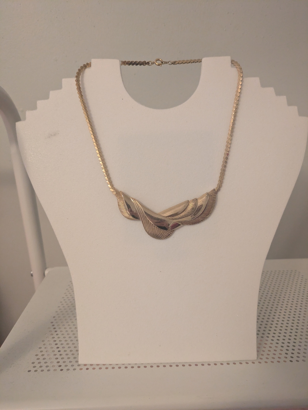 Vintage '80's Gold Wave-Link Statement Necklace - Women Jewelry